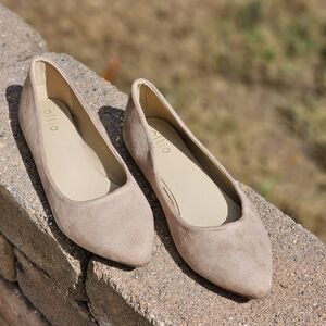NWT Ollio Women's ballet Flats, beige